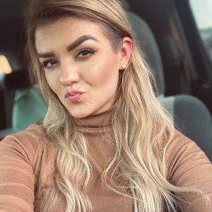 Meet your Posher, Olivia